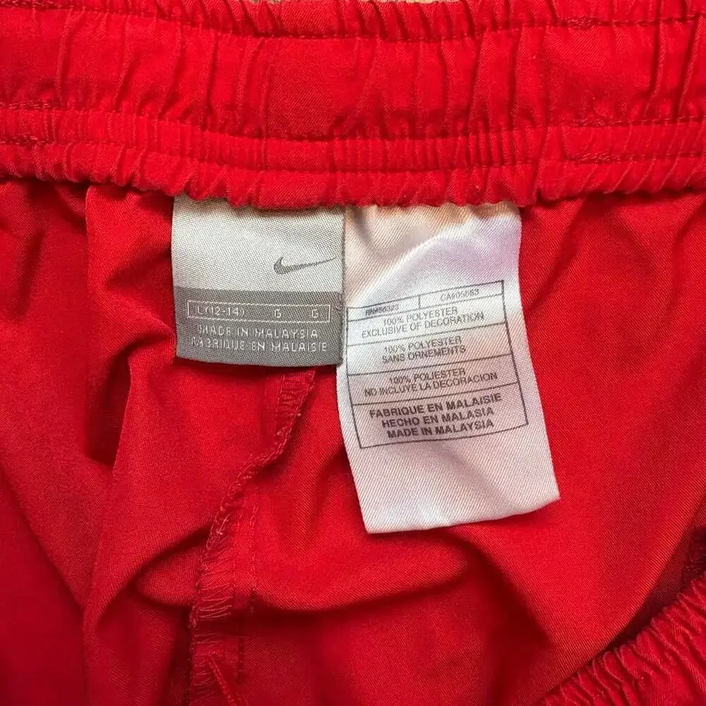 Nike red has make